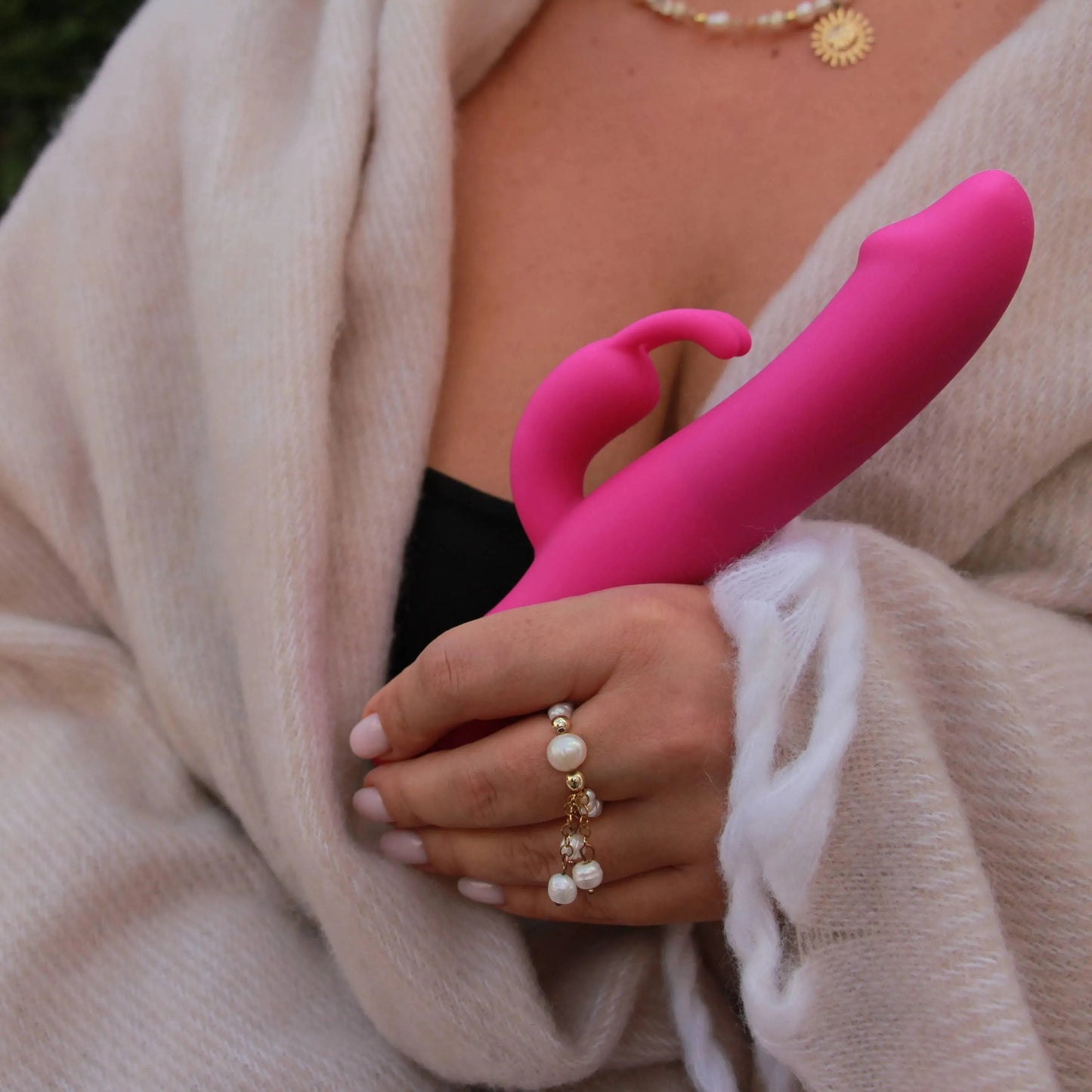 Thrill Thrusting rabbit vibrator - EdenSeduce