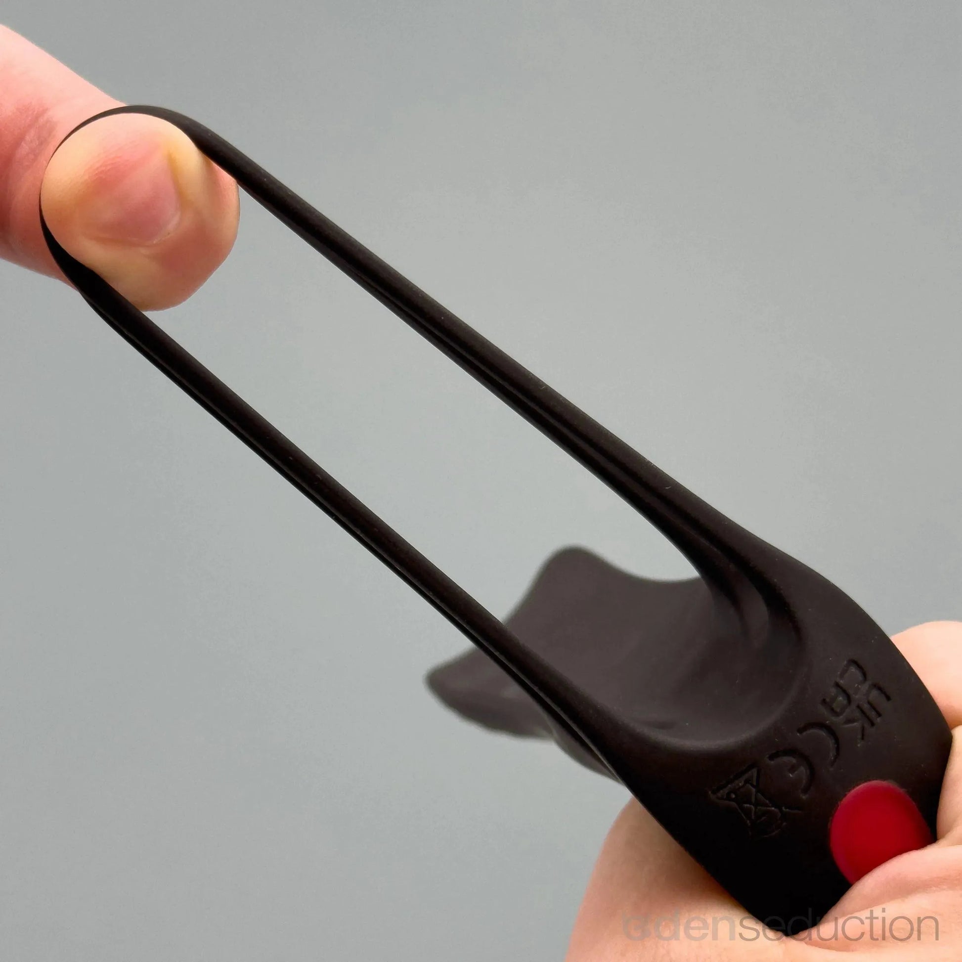 Magnum Vibrating penis sleeve - EdenSeduce